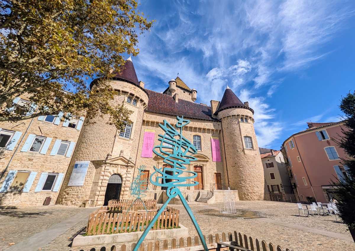 Castle square and museum in Aubenas, Ardèche / Photo Ardèche en Douce