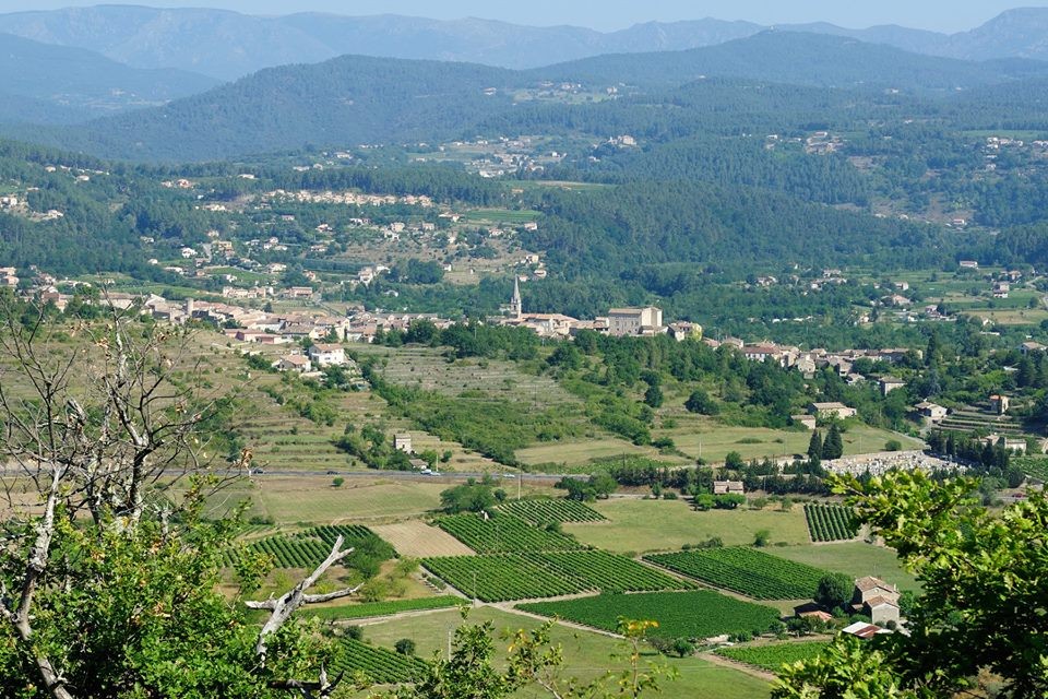 Vue sur le village de Joyeuse en Ardèche / Wikimédia