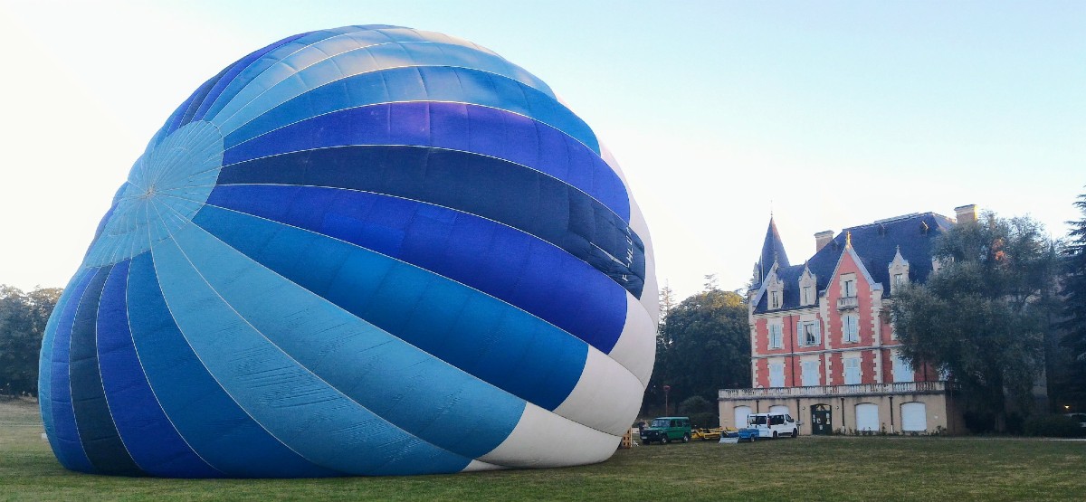 Montgolfière dans le parc de Déomas