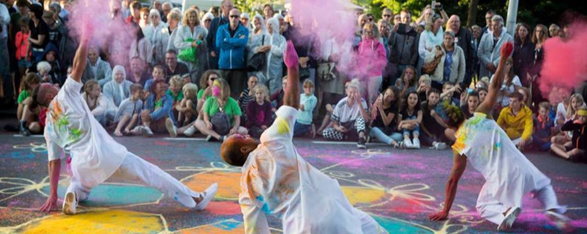 Danseurs du spectacle color of time de la compagne Artonik