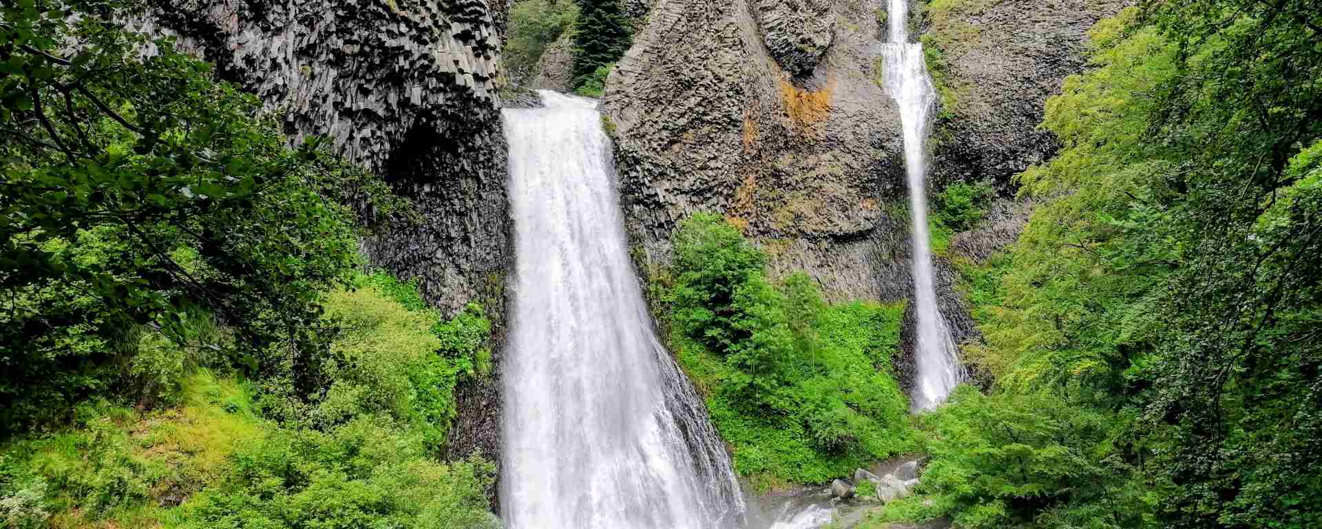 Vue sur la cascade du Ray-Pic de la Bourges en Ardèche