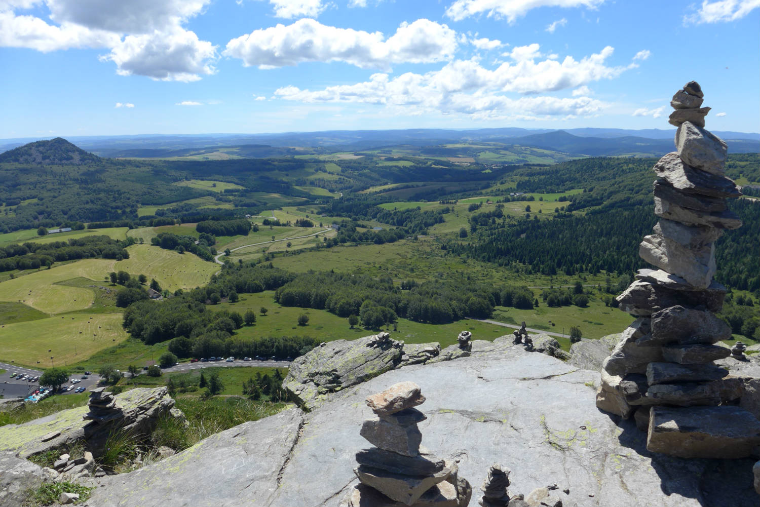 Vue sud depuis le sommet du Gerbier de Jonc / Photo La Malle Postale
