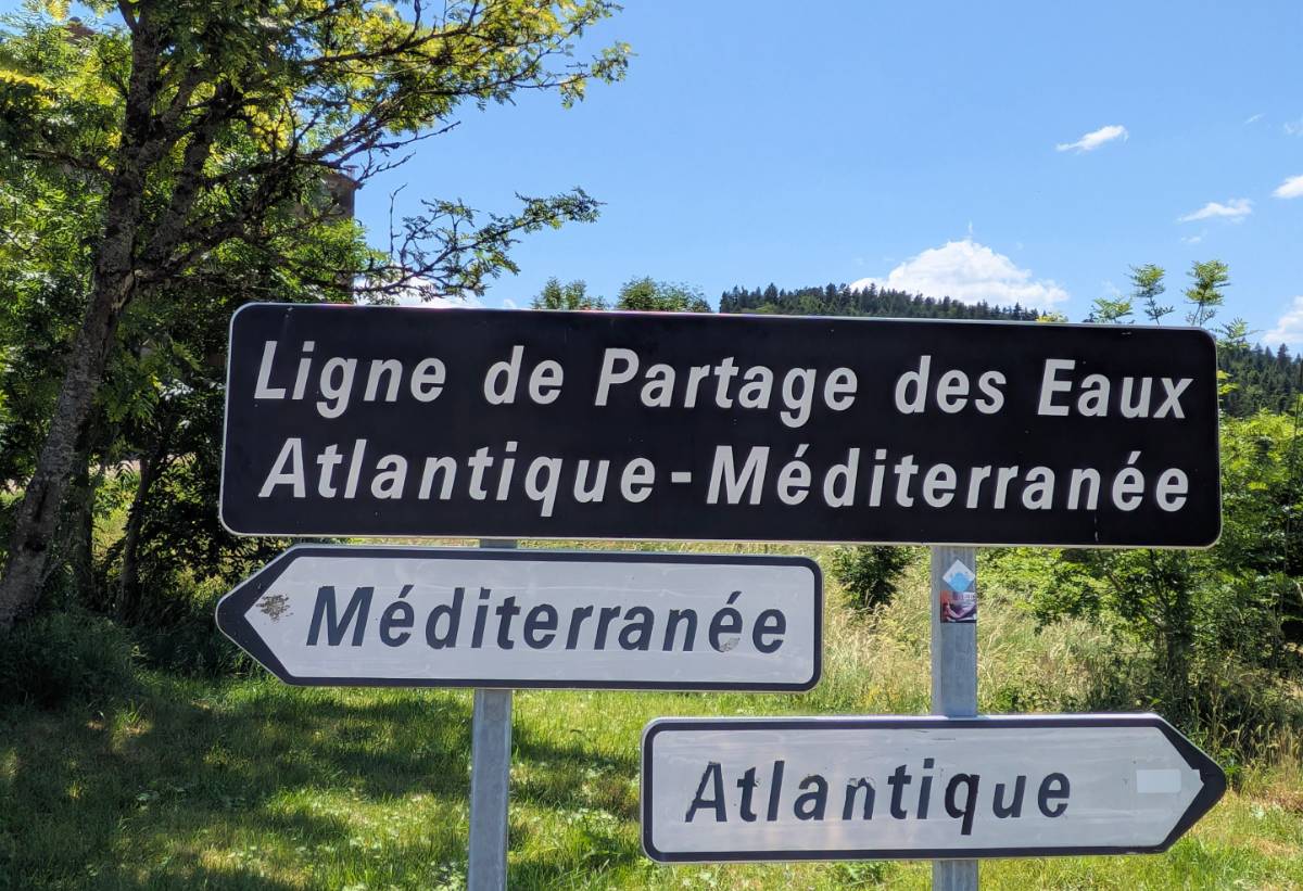 Photo of the Atlantic/Mediterranean watershed panel in Ardèhce