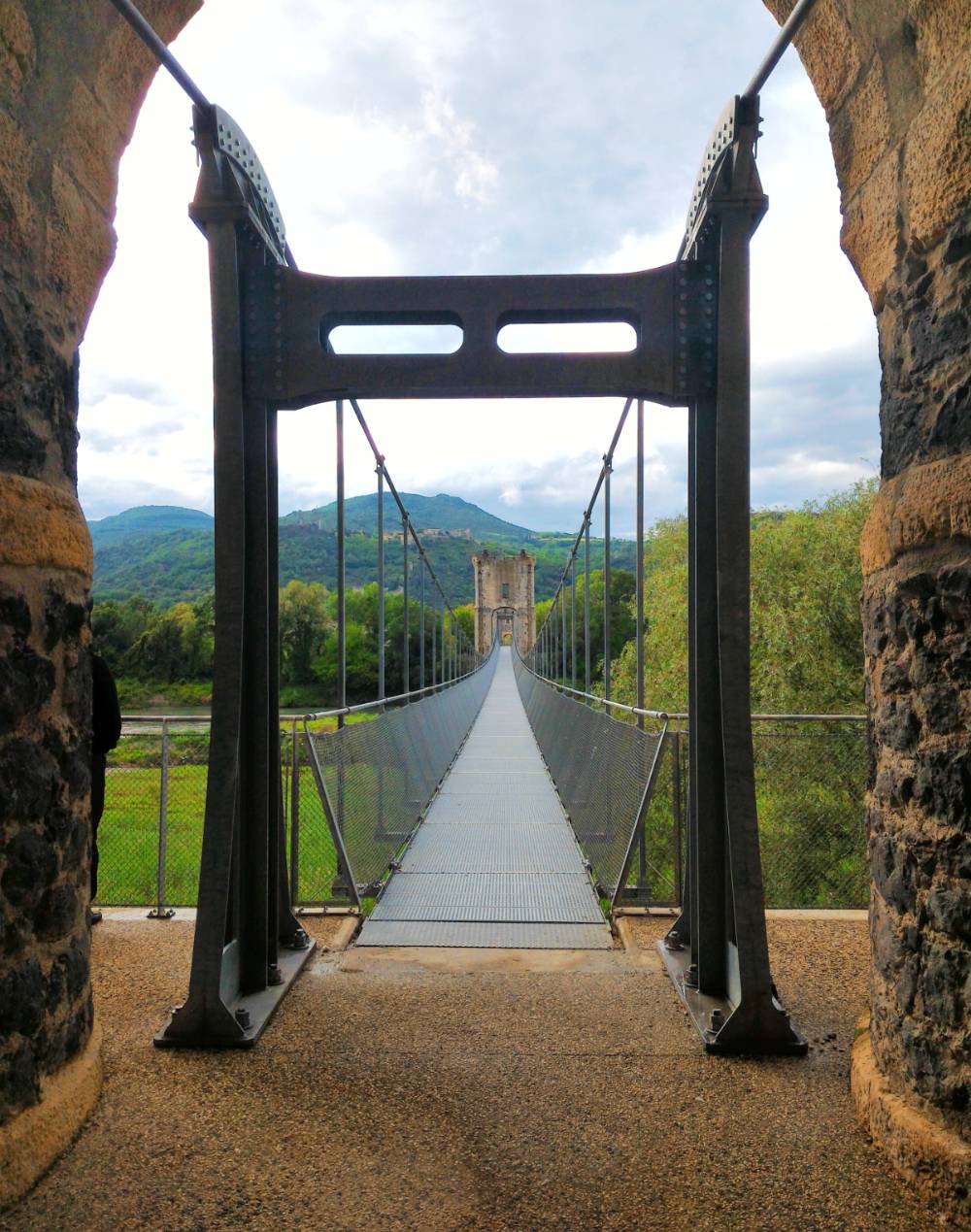 Entrée de la passerelle, côté Drôme