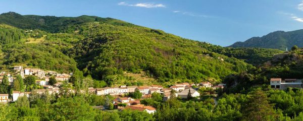 Entre basilique pharaonique et ZAD interdite dans la vallée de la Bourges en Ardèche