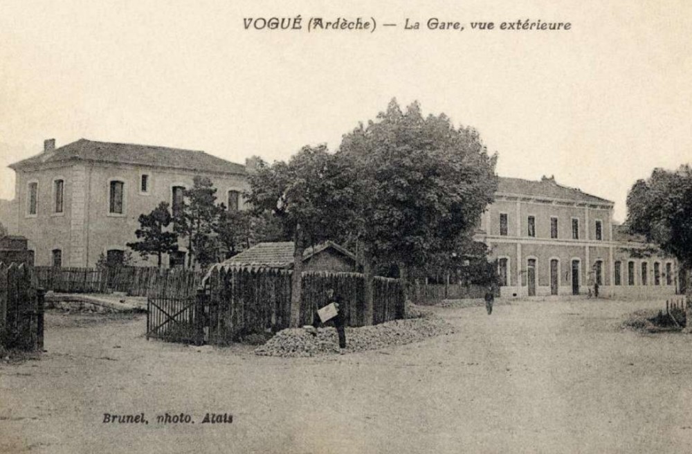 Carte postale ancienne de la gare ferroviaire de Vogüé