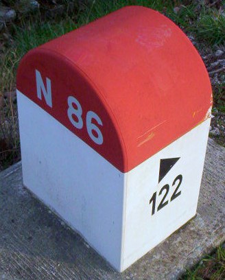 Ancienne borne de la RN86