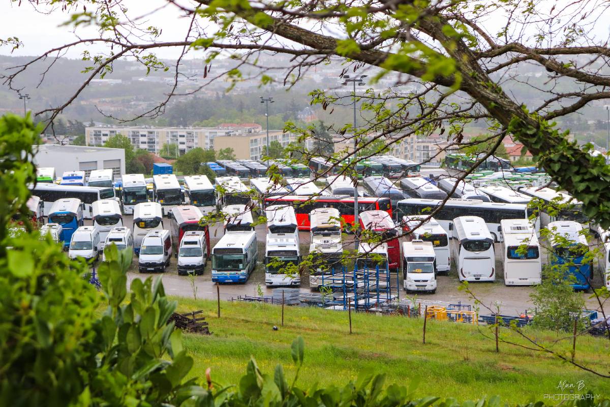 Parc de l'usine IVECO bus à Annonay en Ardèche / photo Alan B. 2019